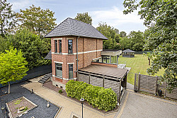 Mechelen - Patrimoniumvennootschap met een charmante villa met riante tuin op toplocatie te koop.