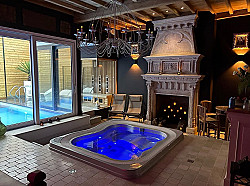 Sint-Michiels - Opbrengsteigendom met 2 privatieve sauna's met Appartement