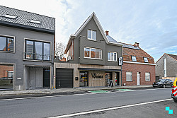 Sint-Eloois-Winkel - Hoogwaardig  vernieuwde slagerij met woonst